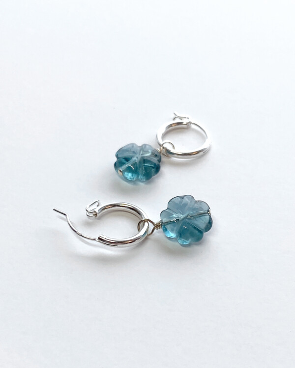 clover blue fluorite gemstone on sterling silver huggie hoop earrings