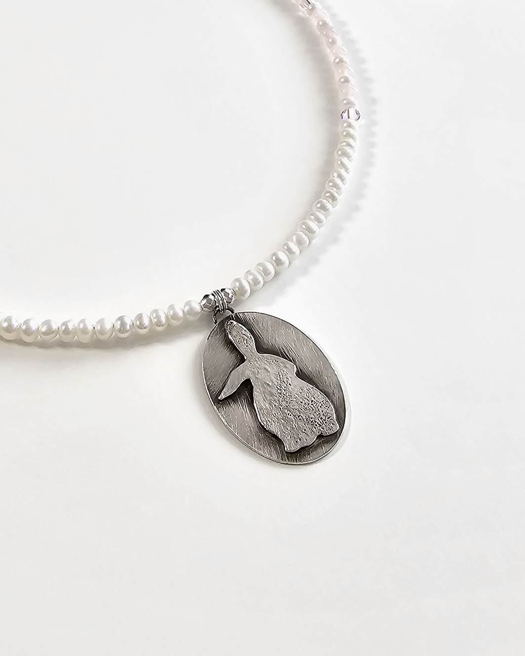reticulation silver rabbit cameo pendant with pearl strand short necklace