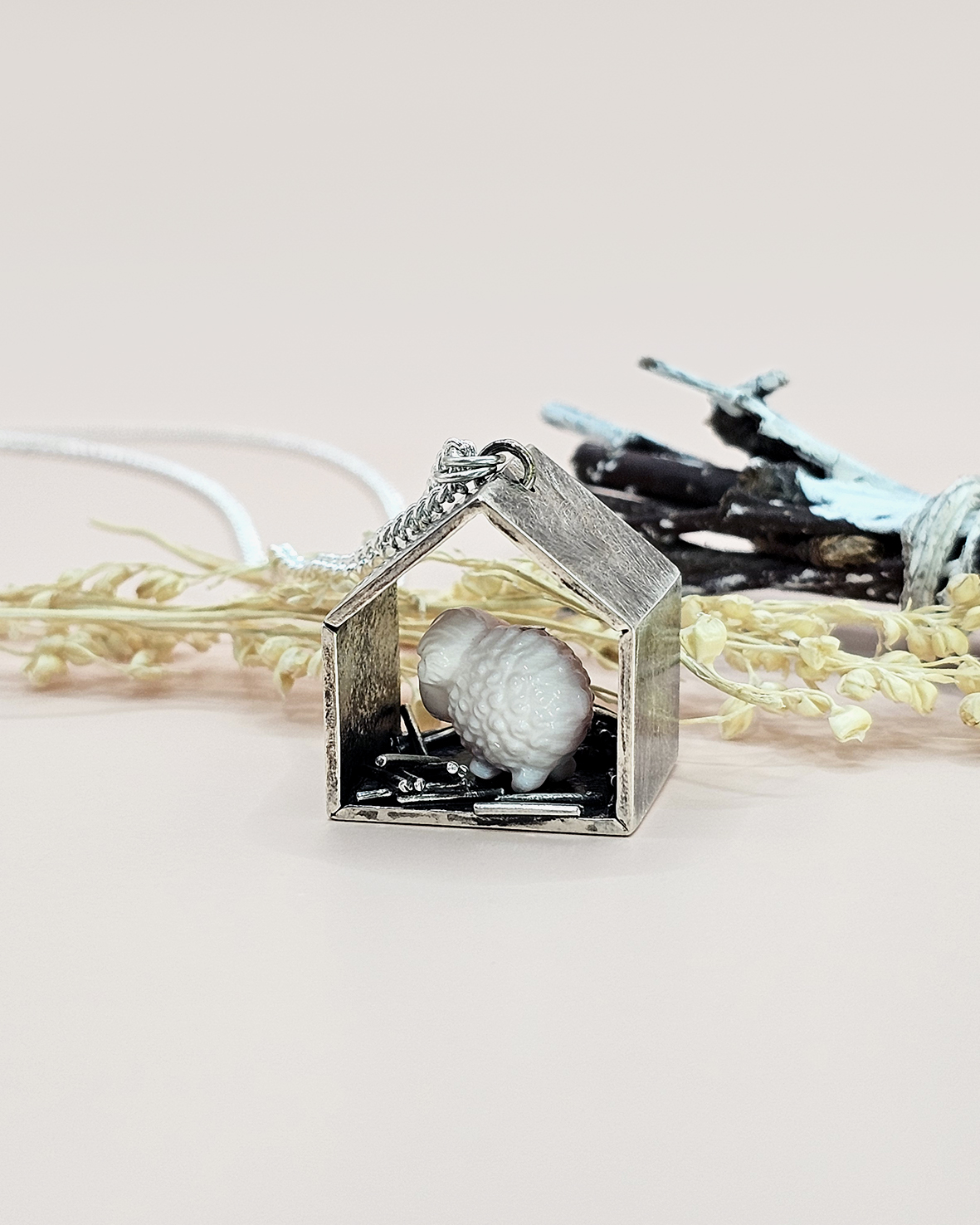 sterling silver sheep barn sheep queen conch necklace